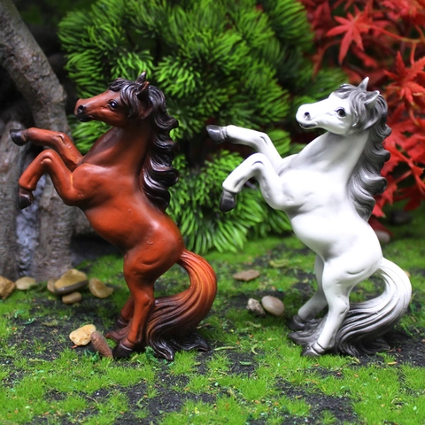 Realistic White And Brown Horse Figurines Synthetic Resin Rearing Animal Models Garden Micro Landscape Desktop Decor