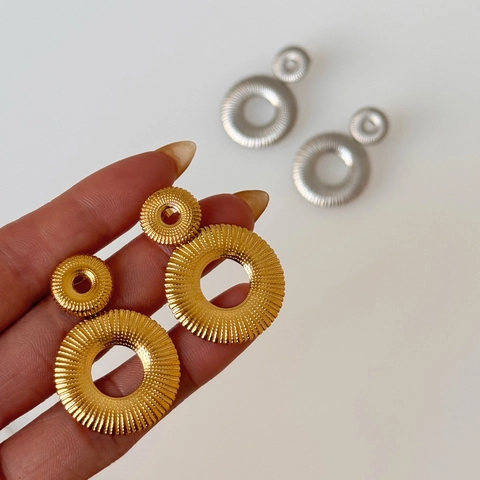 Boucles D'oreilles Double Cercle Acier Inoxydable Plaqué Or 18K Texture Plissée Bijoux Avec Tige En Or 18K