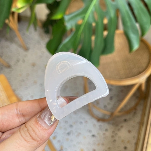Mini Pinza Para El Pelo Triángulo Oreja De Gato Resina Plástico Pinza De Tiburón Simple Elegante Cola De Caballo Mujeres