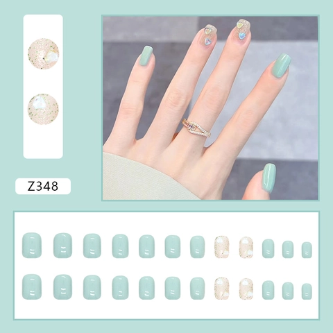 Faux Ongles Vert Menthe Courts Carrés Ronds Avec Décoration De Cœur En Strass 3D Pour Femmes