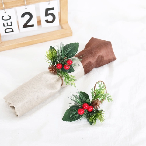 Portatovaglioli Di Natale Aghi Di Pino Artificiali Bacche Rosse Pigna Finta PVC Plastica Decorazione Tavola Per Cene Festive