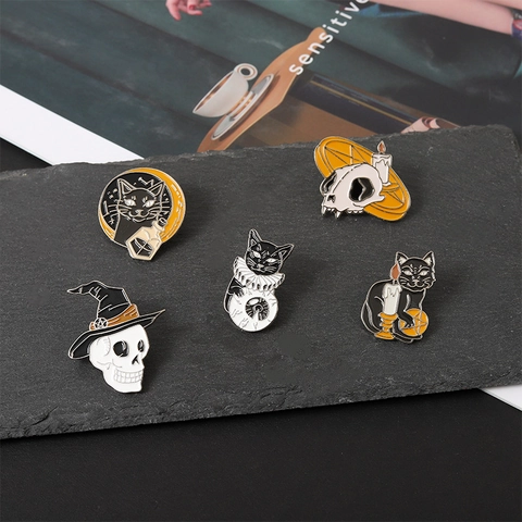 Gothic Halloween Emaille Brosche Pin Set Skelett Hexenhut Schwarze Katze Zaubertrank Legierung Abzeichen Kleidung Zubehör