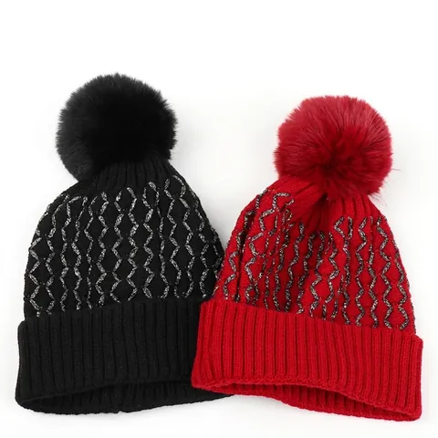 Bonnet En Tricot D'Hiver En Acrylique Pour Femmes Avec Grand Pompon En Fausse Fourrure Motif À Carreaux En Fil D'Argent Revers