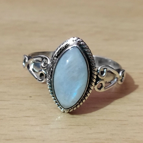 Vintage Marquise Imitation Mondstein Ring Retro Hohle Scrollwork Legierung Schmuck Für Frauen Böhmischen Palast Stil