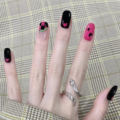 Glänzende Press On Nägel Herz Schachbrettmuster Rosa Schwarz Süß Cool Trendig Abnehmbare Falsche Nägel Für Damen