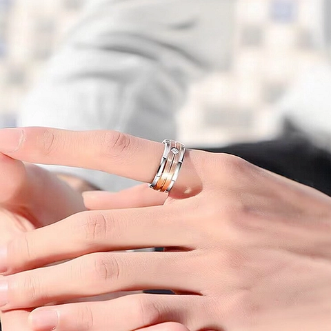 Bague en Acier Inoxydable Bicolore Brossé Avec Strass Incrusté Bord Engrenage Bijoux de Mode pour Hommes Femmes