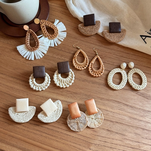 Bohemian Rattan Woven Dangle Earrings For Women Handmade Ethnic Retro Straw Wood Beads Jewelry With Silver Earring Post