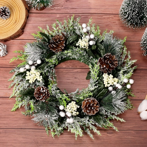 Künstlicher Weihnachtskranz Mit Natürlichen Zapfen Roten Beeren Gefrosteten Kiefernnadeln Haustür Dekoration