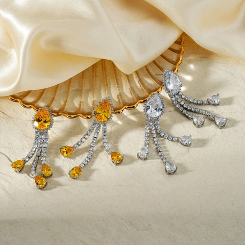 Exquise Koperen Kwastje Oorbellen Voor Vrouwen Elegant Lichte Luxe Zirconia Ingelegde Waterdruppel Vorm Mode Sieraden Feest