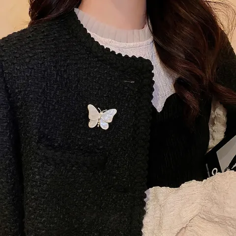 Elegante Broche De Cobre Chapado En Oro Con Circonita Y Perla Artificial Mariposa Flor Borla Accesorios De Traje Para Mujeres Joyería De Moda