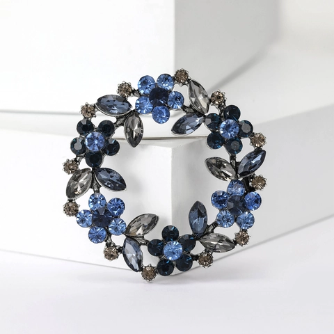 Elegant Rhinestone Wreath Brooch Alloy Crystal Flower Garland Pin For Suit Coat Women Sparkling Fashion Jewelry