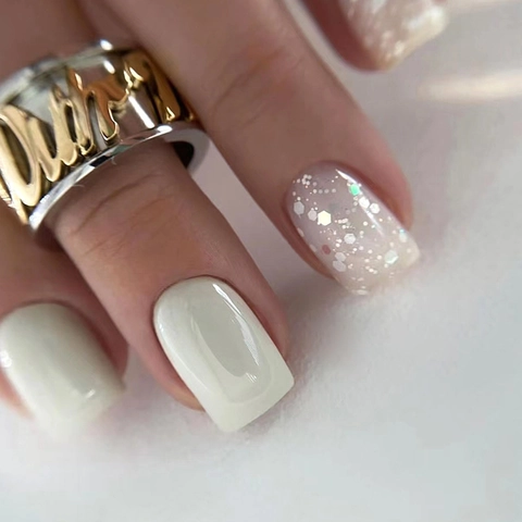 Unghie Finte A Pressione Quadrate Arrotondate Corte Lucide Bianco Crema Glitter Argento Minimaliste Eleganti Per Donna