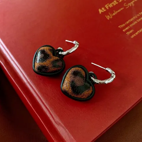 Herz Leopard Muster Hängeohrringe Mit Silbernem Ohrstecker Legierung Leder Acryl Vintage Mode Accessoire Für Damen