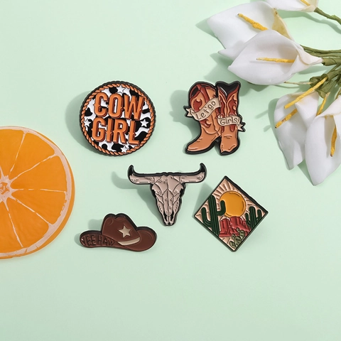 Western Cowboy Enamel Brooch Pins Zinc Alloy Vintage Desert Cactus Boots Hat Lapel Badge Jewelry For Women Men