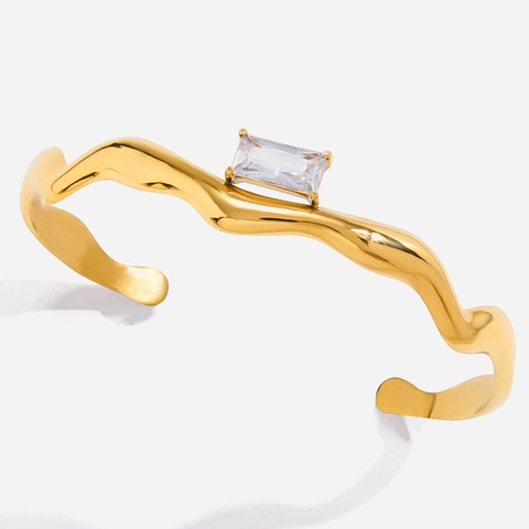 18K Vergoldeter Edelstahl Wellenarmreif Mit Quadratischem Zirkon Wasserdicht Hypoallergen Für Damen Schmuck