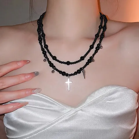 Collier Double Couche Gothique Avec Perles En Verre Et Pendentifs Croix Cône En Alliage Style Sombre Y2K Grunge