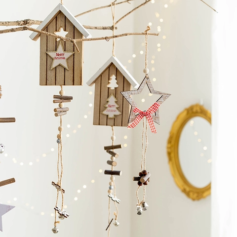 Ornamento Da Appendere Di Natale In Legno Scacciapensieri Con Pigna Campanello Di Metallo Fiocco A Quadri Forma Albero Stella Casa