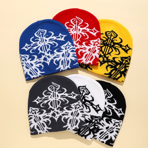Berretto in Maglia Jacquard Croce Gotica per Uomo Donna Inverno Caldo Hip Hop Streetwear Y2K Estetica Retro Skull Cap Accessori
