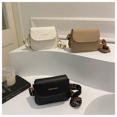 Damen Krokodilmuster PU Leder Satteltasche Quadratische Umhängetasche Mit Breitem Jacquard Gurt Gold Hardware