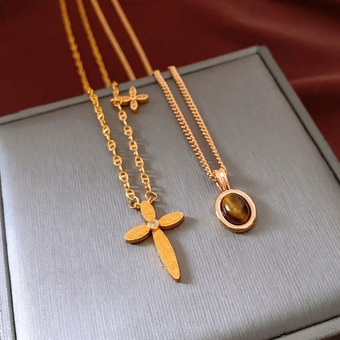 Collana Con Ciondolo A Croce Retro In Rame Placcato Oro 24K Con Accento Di Zircone Gioielli Estetici Vintage Per Donna