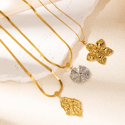 Minimalistisch Titaniumstaal Geometrische Onregelmatige Bloem Hanger Ketting Voor Vrouwen Verguld Goud Zilver Slangenketting