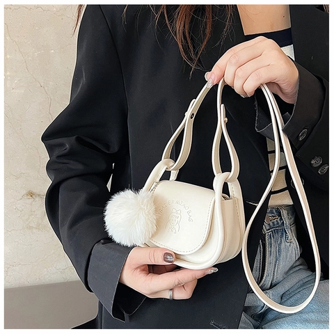 Mini Sac À Bandoulière En Cuir PU Pour Femmes Filles Dessin Animé Gaufré Sacoche Avec Pompon Décoratif Petit Sac À Main