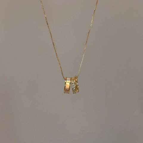 Interlocking Rings Necklace For Women Alloy Mother Of Artificial Pearl Pave Rhinestone Cylinder Pendant Light Luxury Style