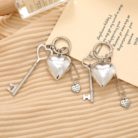 Portachiavi Creativo in Lega di Metallo con Cuore e Chiave Semplice Versatile Pendente per Borsa Donna Ragazza Color Argento Portachiavi alla Moda
