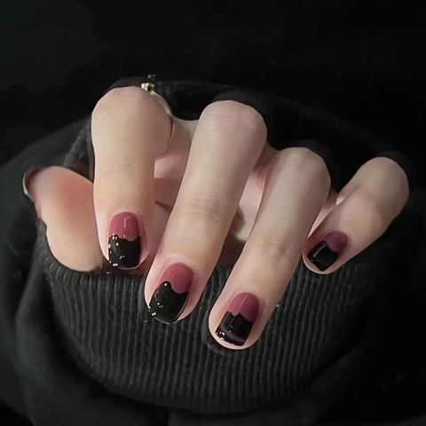 Press On Nägel Wellenförmiges Weinrot Schwarz Patchwork Glänzende Künstliche Nägel Mit Kleber Für Frauen Elegant Simple Ins Stil