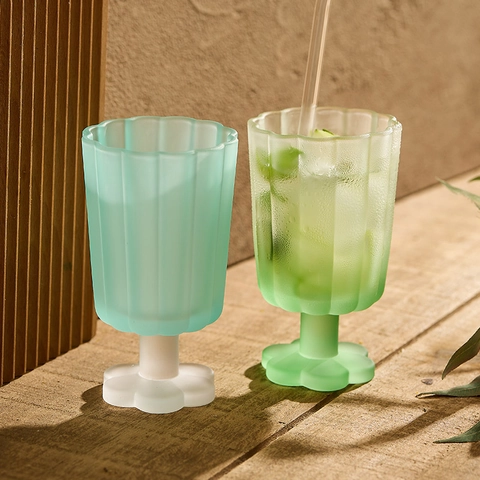 Short Stemmed Cocktail Glass Frosted Crystal Glass Flower Base Gradient Ribbed Cup For Ice Cream Dessert Drinkware
