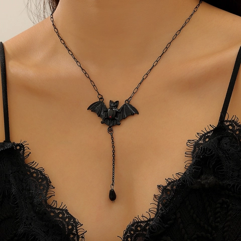 Collier Pendentif Chauve-Souris Noir Gothique Avec Œil En Strass Rouge Charme De Goutte Punk Sombre Bijoux Pour Fête D'Halloween Cadeau Femme
