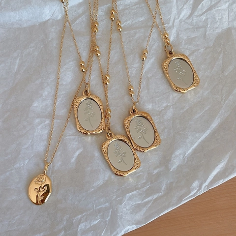 Collana Con Ciondolo Quadrato Con Rilievo Di Rosa In Acciaio Inossidabile Design Retrò Francese Con Catena A Sfere Per Donna