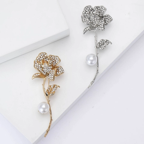 Elegante Spilla a Forma di Rosa in Lega e Strass per Donna Con Perla Artificiale Spilla in Stile Coreano Alla Moda per Matrimoni Banchetti e Decorazione Abbigliamento Quotidiano