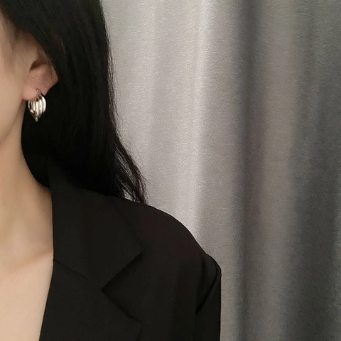 Retro Drielaagse Oorringen Voor Dames Geometrisch Gedraaid Titaniumstaal Sieraden Met Roestvrijstalen Oorsteker