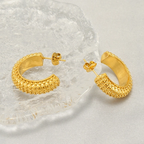Boucles D'oreilles Créoles Géométriques En Forme De C Texture Perlée Acier Inoxydable Plaqué Or 18K Pour Femme