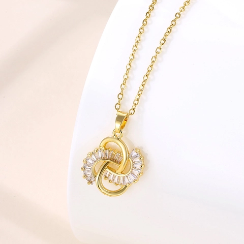 Collar Con Colgante De Nudo De Suerte Entrelazado Cadena De Acero De Titanio Con Cobre Chapado En Oro De 18K Y Circón