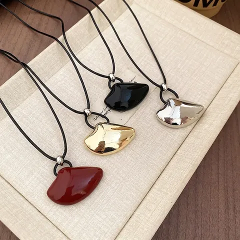 Unregelmäßige Geometrische Anhänger Halskette Legierung Mit Schwarzer Kordel Verstellbare Lange Pulloverkette Damen Mode