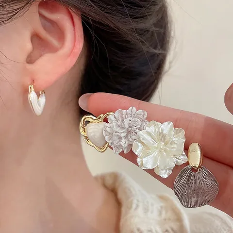 Elegant Flower Heart Faux Artificial Pearl Earring Collection With Silver Earring Post For Women French Retro Style Resin Alloy Jewelry