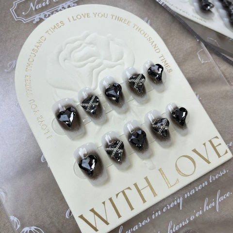 Handgefertigt Künstliche Nägel Zum Aufdrücken Dark Style Schwarz Herz Strass Dekor Silber Legierung Kette Kurzer Sarg Damen Maniküre
