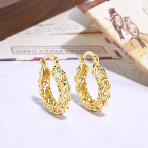 Boucles d'Oreilles Créoles en Cuivre Plaqué Or Vintage pour Femme Style Rétro Français Géométrique Ajouré Bijoux Élégants