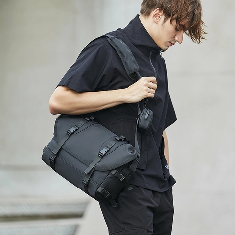 Sac Messager Pour Hommes En Polyester Imperméable Grande Capacité Sac Bandoulière Style Techwear Noir