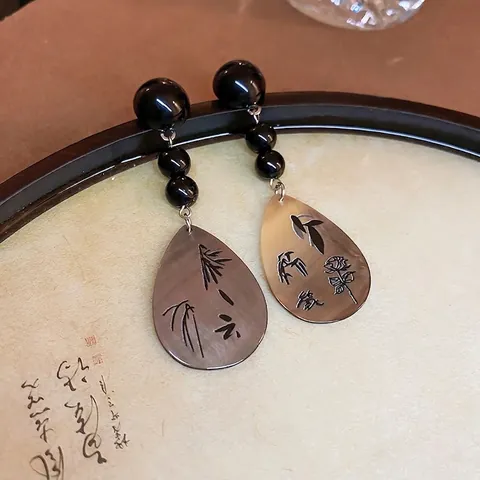 Chinese Stijl Waterdruppel Oorbellen Met 925 Sterling Zilveren Oorsteker Kunstparelmoer Imitatie Zwarte Kralen Vintage