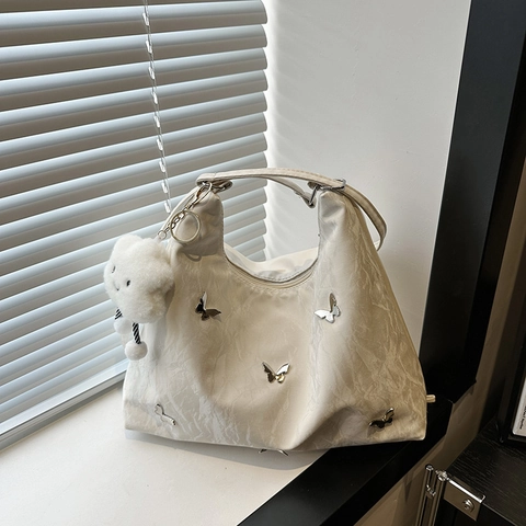 Plissierte PU Leder Schultertasche Große Kapazität Metall Schmetterling Dekor Nischen Pendler Hobo Tasche Für Damen