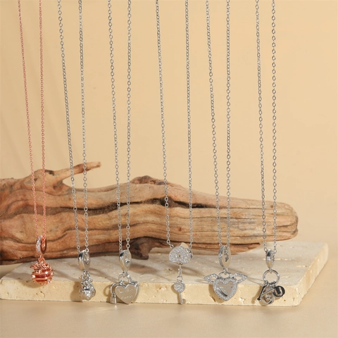 Collana con Pendente a Cuore in Rame alla Moda per Donna Squisita Catena da Clavicola LOVE in Zirconia Regalo di Gioielli Individuali