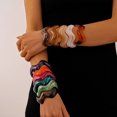 Brazalete Ondulado Resina Acrílica Geométrico Irregular Estética Vintage Textura Ámbar Marmolado Joyas Mujer