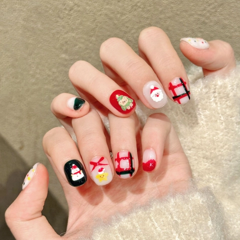 Christmas Press On Nails Handmade Bear Santa Reindeer Snowflake Patterns Short Square Round Red Green Festive Manicure