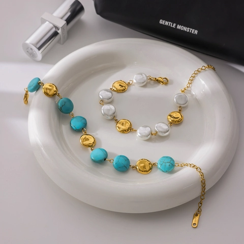 Bracciale In Acciaio Inossidabile Placcato Oro Martellato Con Perla Artificial Sintetica E Turchese Design Geometrico Per Donna