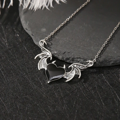 Collier Pendentif Cœur Ailes De Diable Gothique Alliage Émail Punk Hip Hop Style Bijoux Pour Femmes