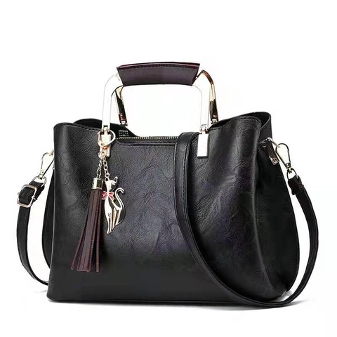 Damen PU Leder Eimertasche Mit Metallgriff Katzenanhänger Quaste Lychee Textur Schulter Umhängetasche