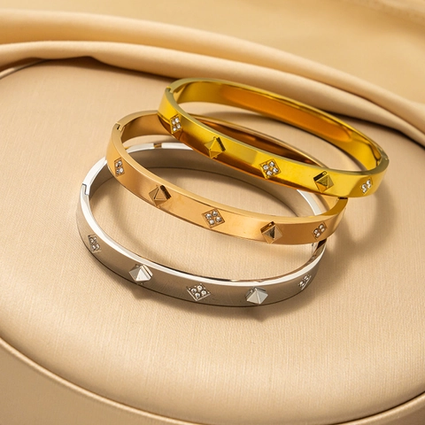 Fashion Stainless Steel Rhinestone Bangle With Pyramid Rivet Design Gold Rose Gold Silver Plated Hinged Cuff For Women